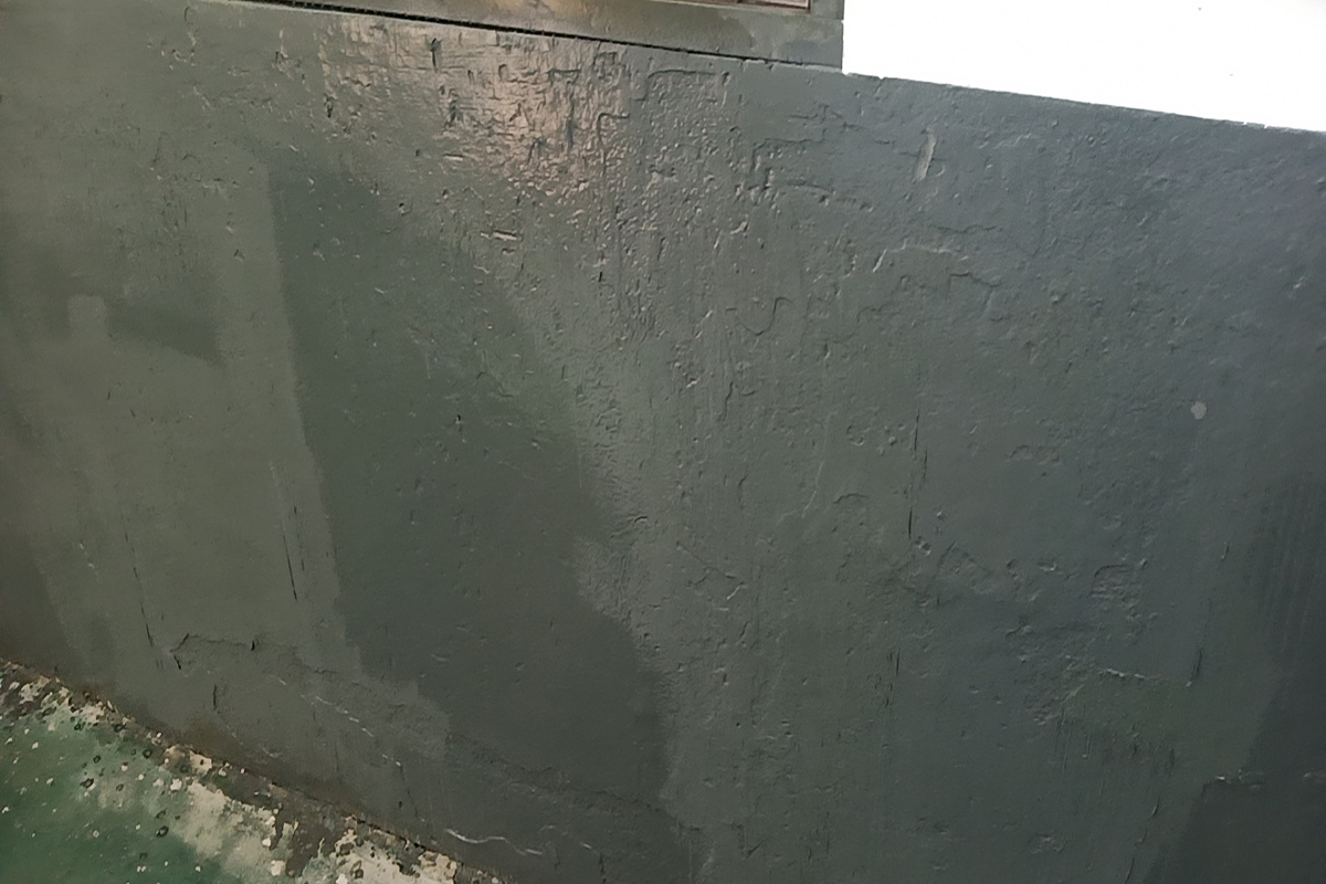 墙体的含水率过高导致漆膜无法固化