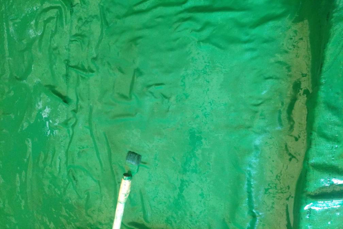 施工不良的酸洗池防腐涂层